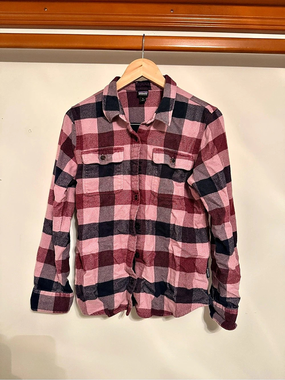 Patagonia Organic Cotton Shirt Plaid Shirt Jacket in Pink & Black Flannel